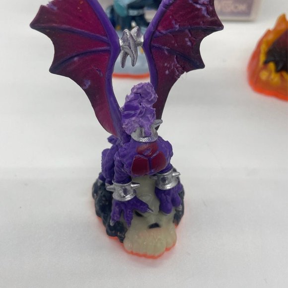 Skylanders Giant Wii game and swapforce figures - Picture 4 of 7